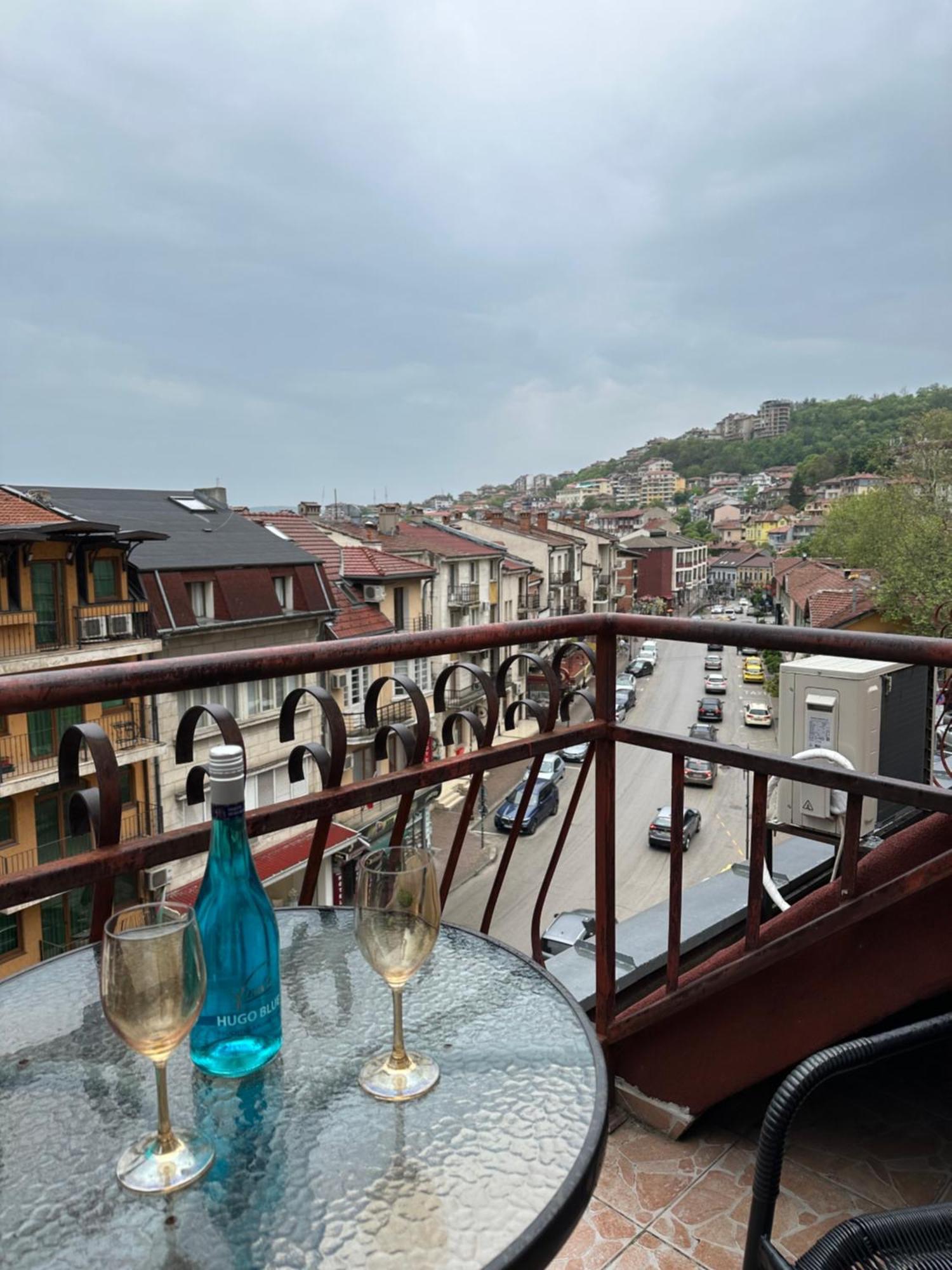 Victoria Hotel Rooms & Victoria Apartment เวลีคอเทอร์โนโว ภายนอก รูปภาพ